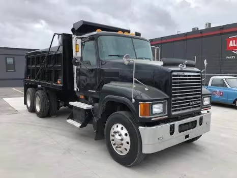 2010 Mack Pinnacle