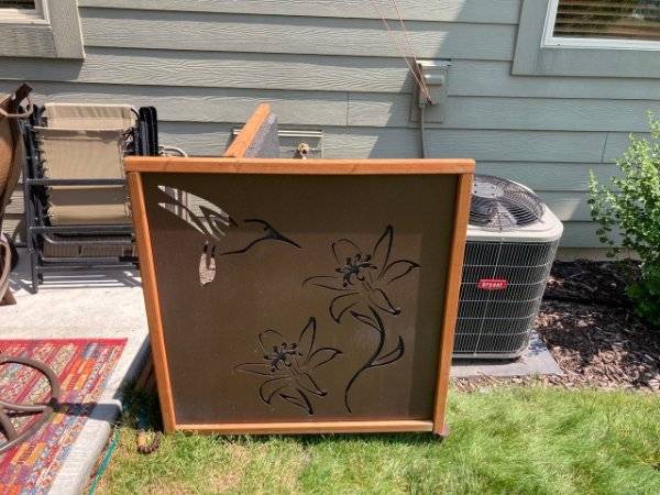 blocknzorbe behind decorative panels