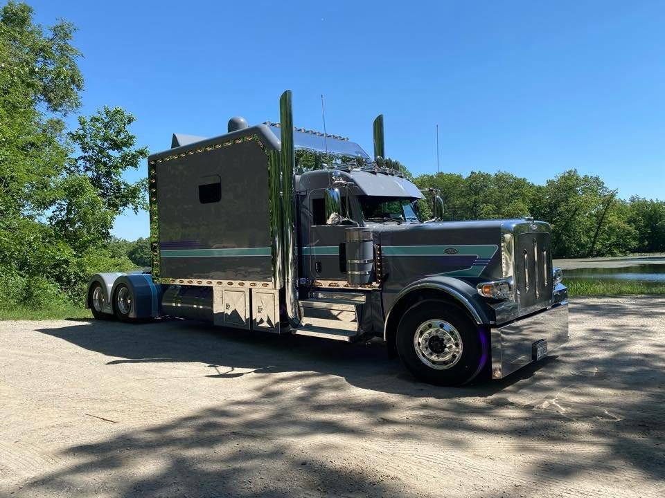 2022 Peterbilt 389 with 144