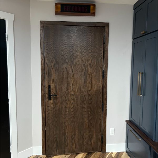 Stained sound lock soundproof door