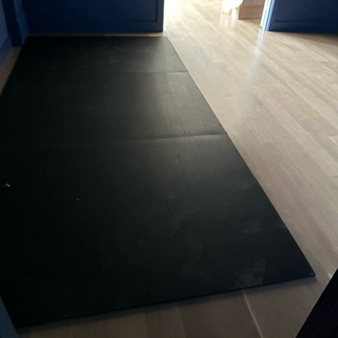 stomp mat rubber mats laid next to each other in an exercise room
